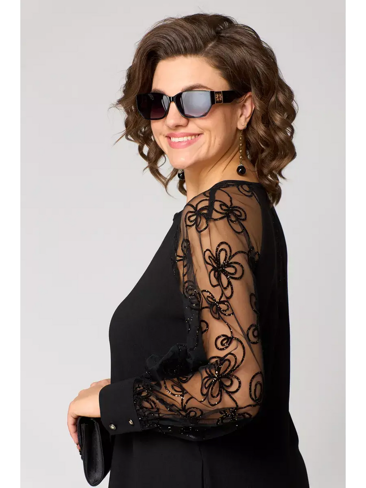 Elegante Abito in Pizzo Nero – Raffinatezza e Silhouette Sublimata