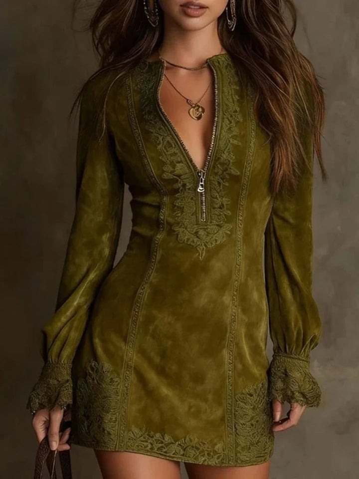 Abito corto in suede con pizzo femminile e sofisticato